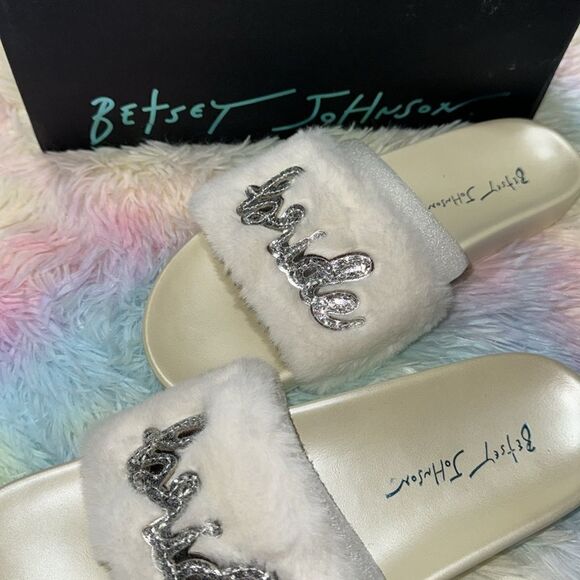 Betsey Johnson BRIDE pool slides - Picture 5 of 9
